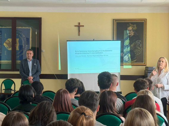„Jak budować długoterminową oszczędność?” – licealiści na spotkaniu z bankowcami.